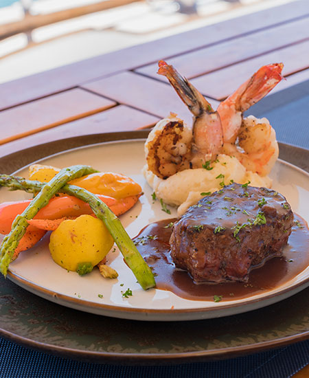 Dinner aboard Tu Enamorado